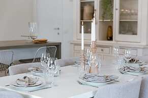 A Luminous Apartment Near the Marina