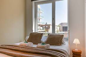 A Luminous Apartment Near the Marina