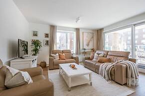 A Luminous Apartment Near the Marina