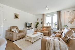 A Luminous Apartment Near the Marina