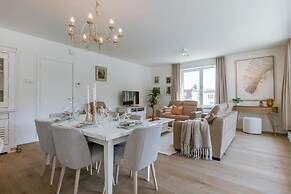 A Luminous Apartment Near the Marina