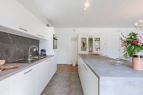 A Luminous Apartment Near the Marina