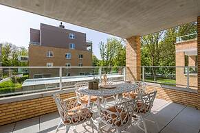 A Luminous Apartment Near the Marina