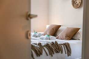 A Luminous Apartment Near the Marina