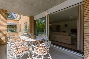 A Luminous Apartment Near the Marina