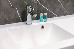 A Luminous Apartment Near the Marina