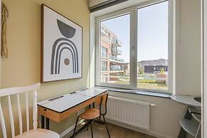 A Luminous Apartment Near the Marina