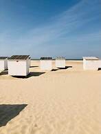 A Luminous Apartment Near the Marina