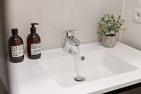 Fully Equipped Apartment With Lateral sea View