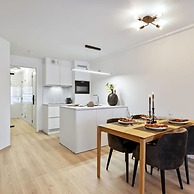 Fully Equipped Apartment With Lateral sea View