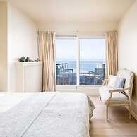 Stunning Penthouse With Free Parking and sea View