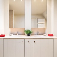 Stunning Penthouse With Free Parking and sea View