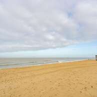 Stunning Penthouse With Free Parking and sea View