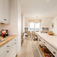 Stunning Penthouse With Free Parking and sea View