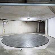 Stunning Penthouse With Free Parking and sea View