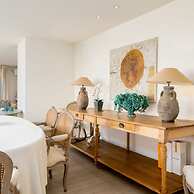 Stunning Penthouse With Free Parking and sea View