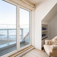 Stunning Penthouse With Free Parking and sea View