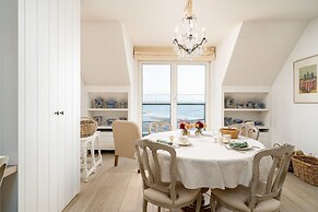 Stunning Penthouse With Free Parking and sea View