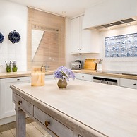 Stunning Penthouse With Free Parking and sea View