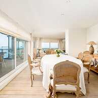 Stunning Penthouse With Free Parking and sea View