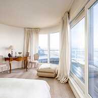 Stunning Penthouse With Free Parking and sea View