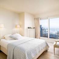 Stunning Penthouse With Free Parking and sea View