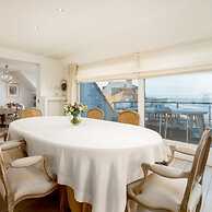 Stunning Penthouse With Free Parking and sea View