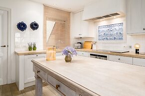 Stunning Penthouse With Free Parking and sea View