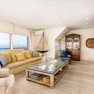 Stunning Penthouse With Free Parking and sea View