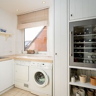 Stunning Penthouse With Free Parking and sea View