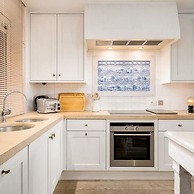 Stunning Penthouse With Free Parking and sea View