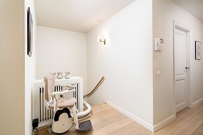 Stunning Penthouse With Free Parking and sea View