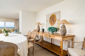 Stunning Penthouse With Free Parking and sea View