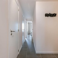 Modern Apartment for up to Five People