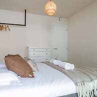 Modern Apartment for up to Five People