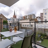 Modern Apartment for up to Five People