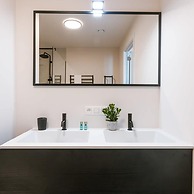 Modern Apartment for up to Five People