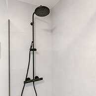 Modern Apartment for up to Five People