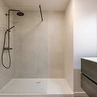 Modern Apartment for up to Five People