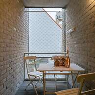 Modern and Spacious Apartment With Terrace