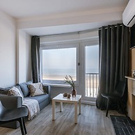 Pleasant Apartment With Frontal sea View