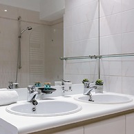 Superb Apartment With sea View and Private Parking