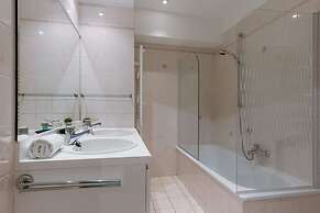 Superb Apartment With sea View and Private Parking