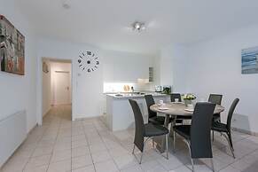 Superb Apartment With sea View and Private Parking