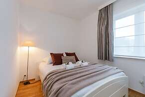 Superb Apartment With sea View and Private Parking