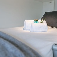 Modern Apartment in Centre With Parking