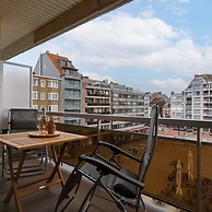 Modern Apartment in Centre With Parking