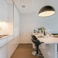 Modern Apartment in Centre With Parking