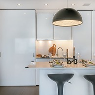 Modern Apartment in Centre With Parking