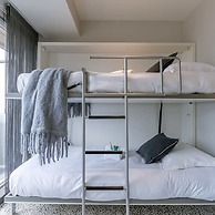 Modern Apartment in Centre With Parking